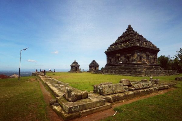 Spot Sunset Keren Di Candi Ijo Jogja Tiket Masuk Rute Lokasi